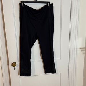 All in Motion Womens Black Leggings with mesh accents and phone pockets